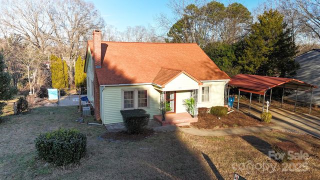 375 20th Avenue NE, Hickory, NC 28601