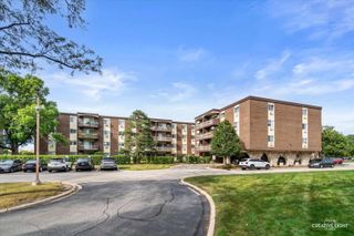 1321 S Finley Road 212, Lombard, IL 60148
