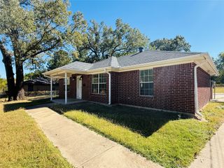 910 Van Zandt Street, Paris, TX 75460