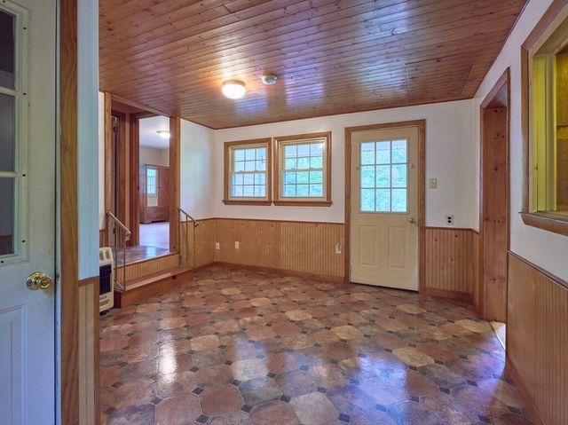 453 Mendon St, Uxbridge, MA 01569
