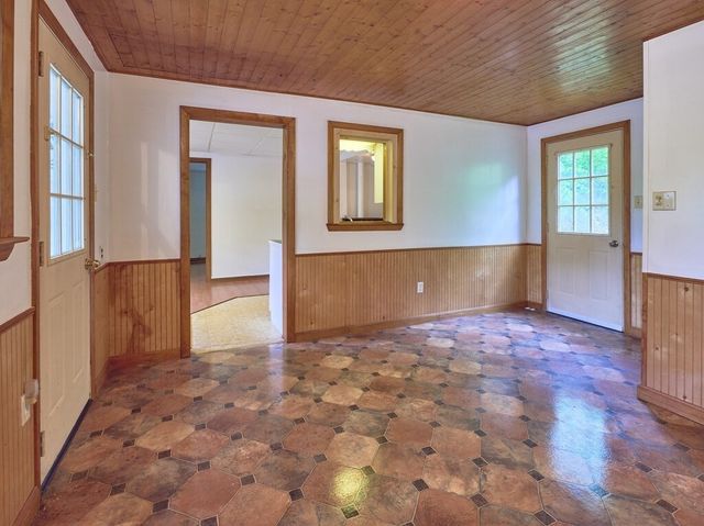 453 Mendon St, Uxbridge, MA 01569