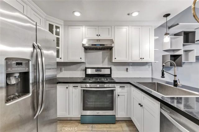 2960 Champion 209, Tustin, CA 92782