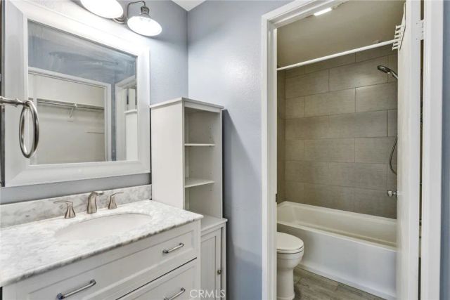 2960 Champion 209, Tustin, CA 92782
