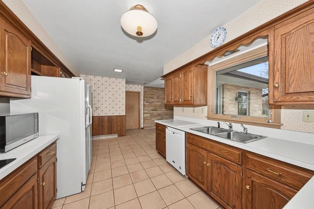 4260 N 163rd STREET, Brookfield, WI 53005