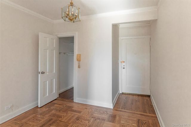 6 Midland Gardens 4B, Bronxville, NY 10708