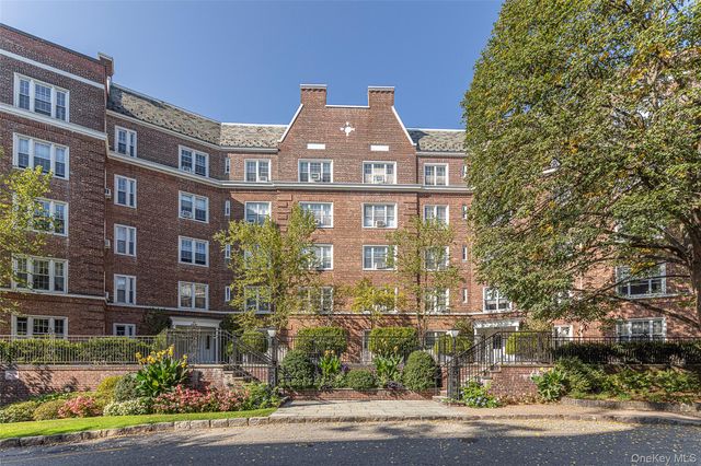 6 Midland Gardens 4B, Bronxville, NY 10708