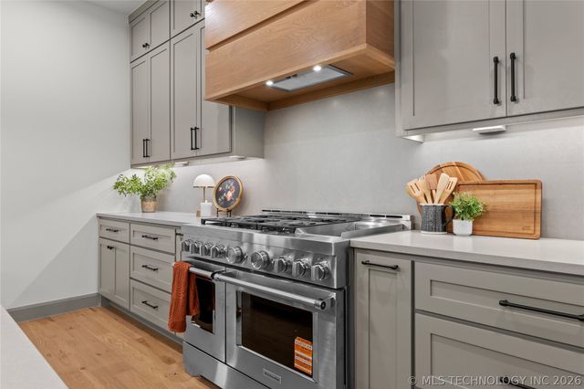 231 E 35th Place, Tulsa, OK 74105