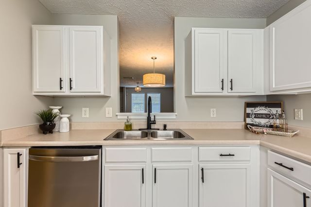 5855 Monroe Xing, Antioch, TN 37013