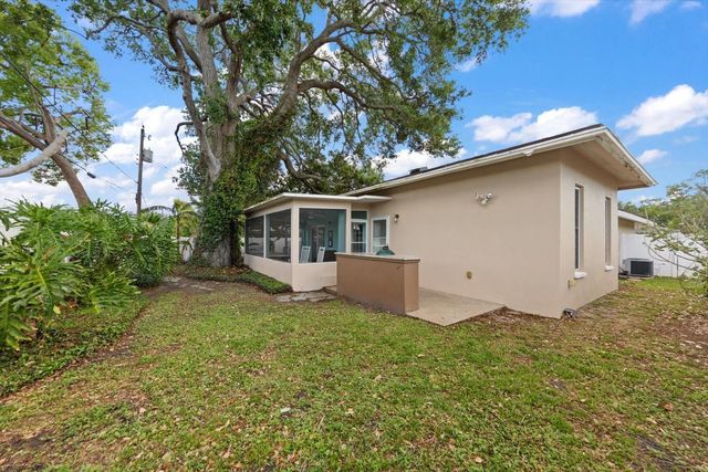 2139 LANAI AVENUE, Belleair Bluffs, FL 33770