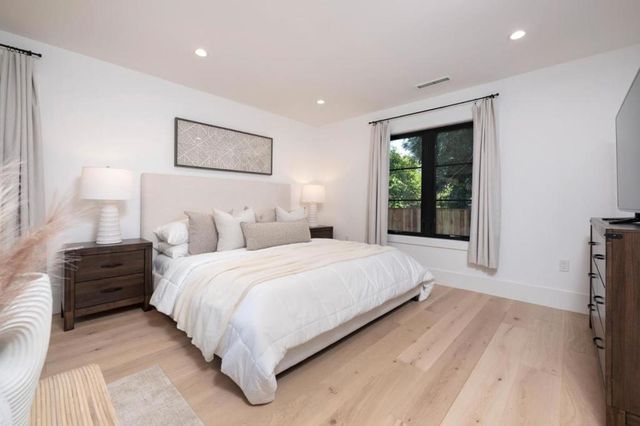 3231 Alameda De Las Pulgas, Menlo Park, CA 94025