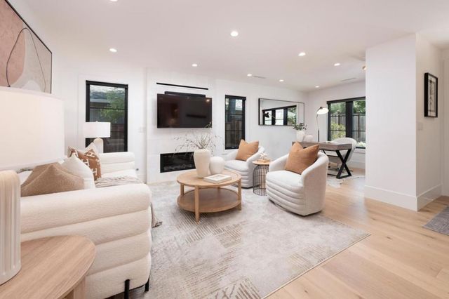 3231 Alameda De Las Pulgas, Menlo Park, CA 94025