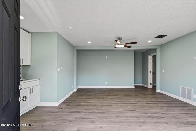 7427 JOHN F KENNEDY Drive W, Jacksonville, FL 32219