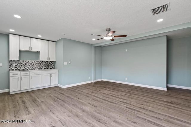 7427 JOHN F KENNEDY Drive W, Jacksonville, FL 32219
