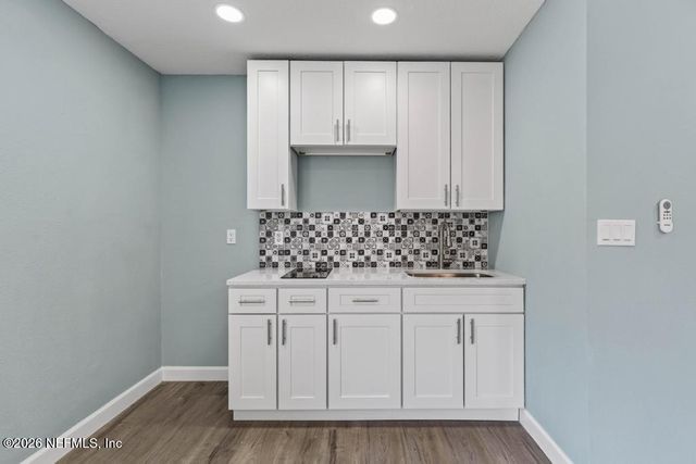 7427 JOHN F KENNEDY Drive W, Jacksonville, FL 32219