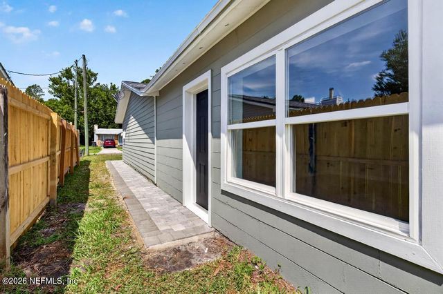 7427 JOHN F KENNEDY Drive W, Jacksonville, FL 32219