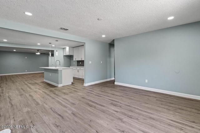 7427 JOHN F KENNEDY Drive W, Jacksonville, FL 32219