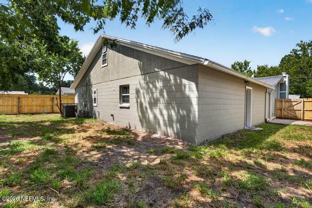 7427 JOHN F KENNEDY Drive W, Jacksonville, FL 32219