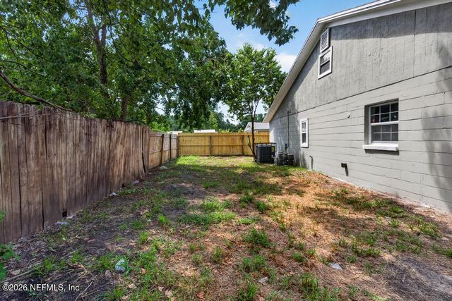 7427 JOHN F KENNEDY Drive W, Jacksonville, FL 32219