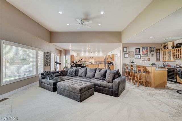 2136 Lookout Point Circle, Las Vegas, NV 89117