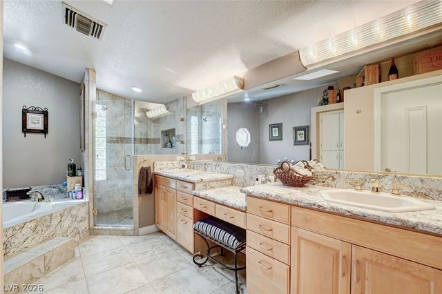 2136 Lookout Point Circle, Las Vegas, NV 89117