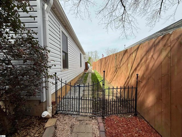 20 Lantern Lane, Greer, SC 29651