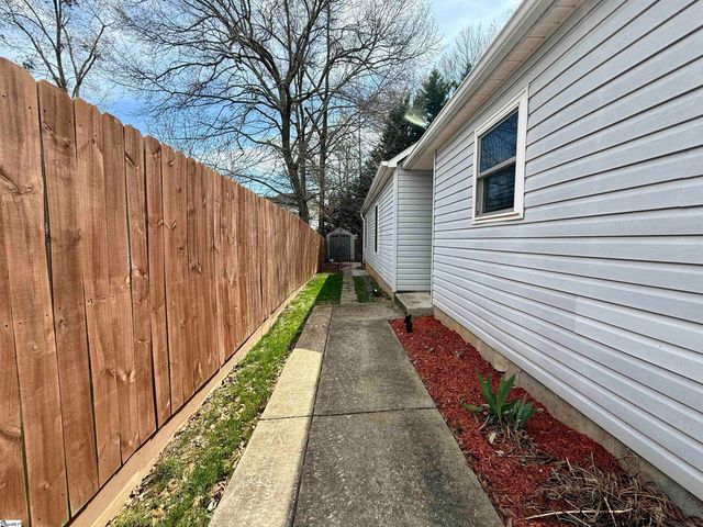 20 Lantern Lane, Greer, SC 29651