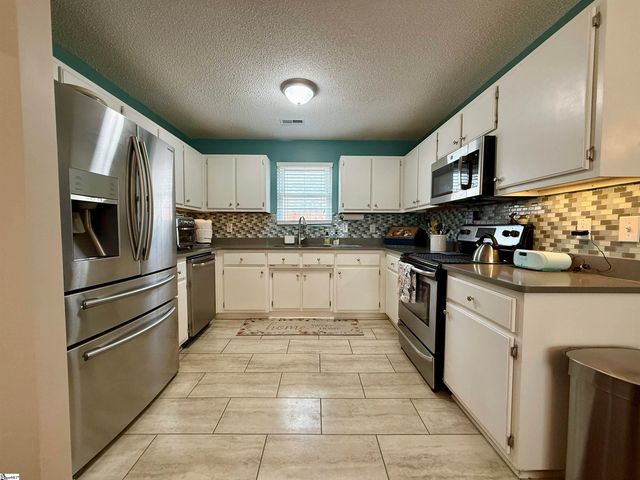 20 Lantern Lane, Greer, SC 29651