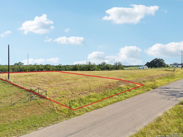 573 COUNTY ROAD 405, Floresville, TX 78114