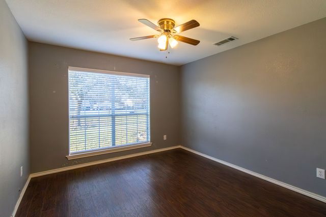 1304 Shawnee Road, Red Oak, TX 75165