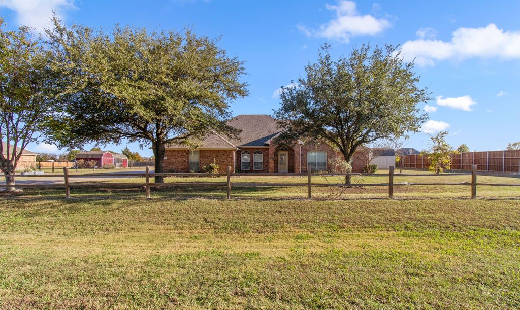 1304 Shawnee Road, Red Oak, TX 75165