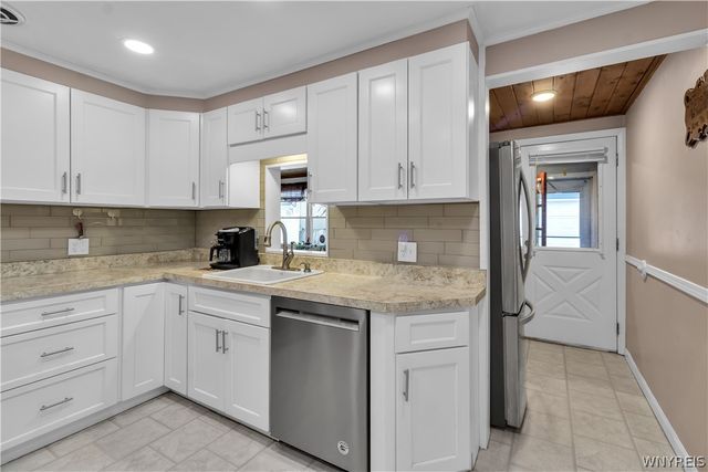 77 Norwood Drive, West Seneca, NY 14224