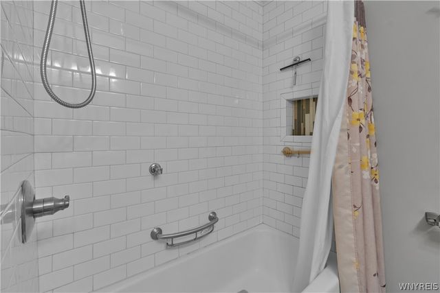 77 Norwood Drive, West Seneca, NY 14224