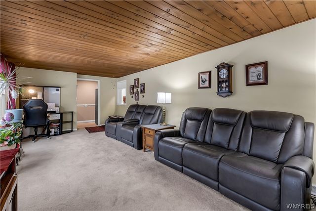 77 Norwood Drive, West Seneca, NY 14224