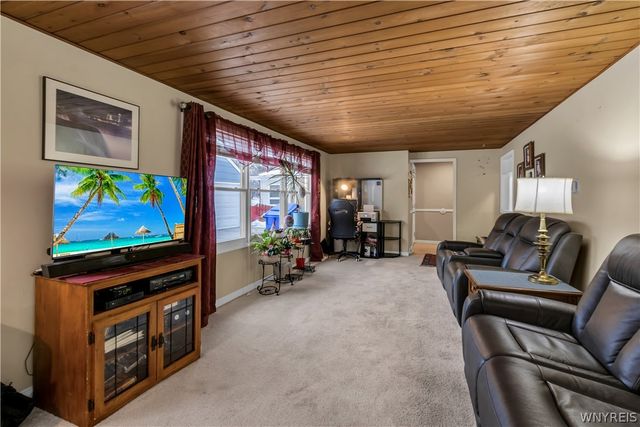 77 Norwood Drive, West Seneca, NY 14224