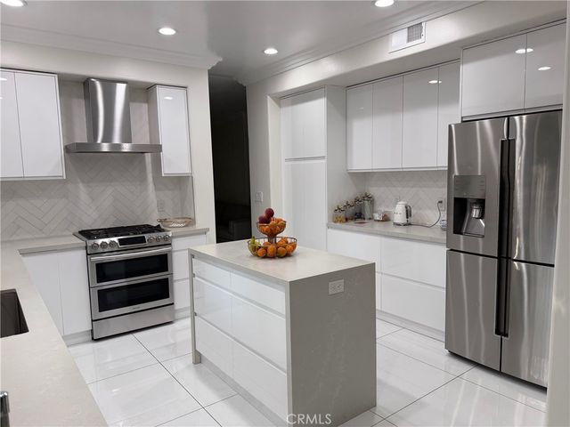 5711 Aura Ave, Tarzana, CA 91356