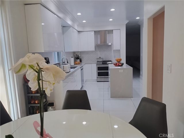 5711 Aura Ave, Tarzana, CA 91356