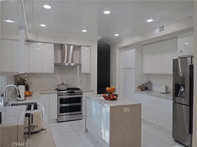 5711 Aura Ave, Tarzana, CA 91356