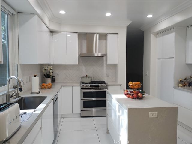 5711 Aura Ave, Tarzana, CA 91356