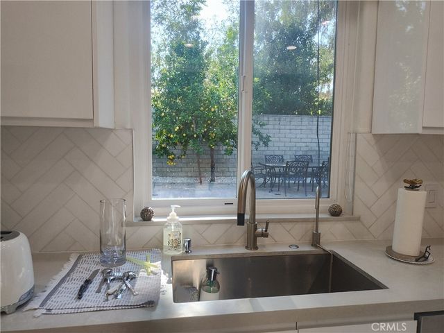 5711 Aura Ave, Tarzana, CA 91356