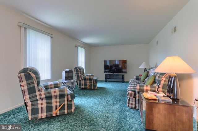 10 LION LN, Jonestown, PA 17038