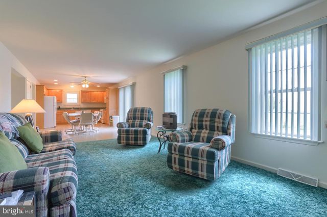10 LION LN, Jonestown, PA 17038
