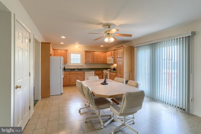 10 LION LN, Jonestown, PA 17038