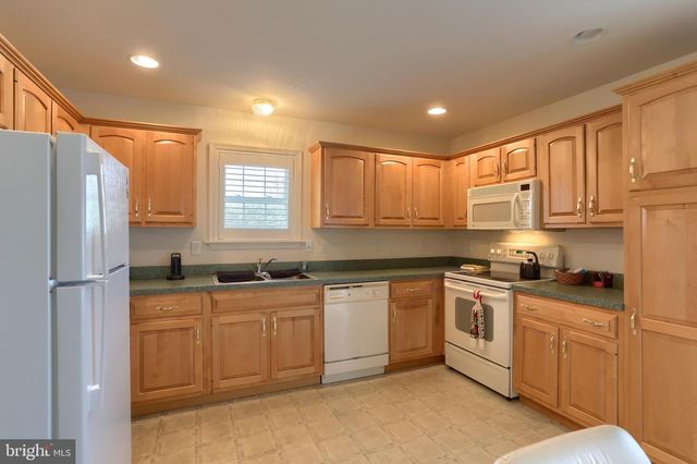 10 LION LN, Jonestown, PA 17038