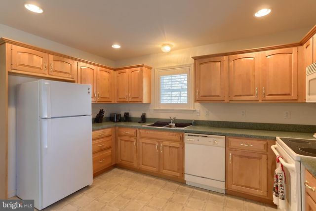 10 LION LN, Jonestown, PA 17038