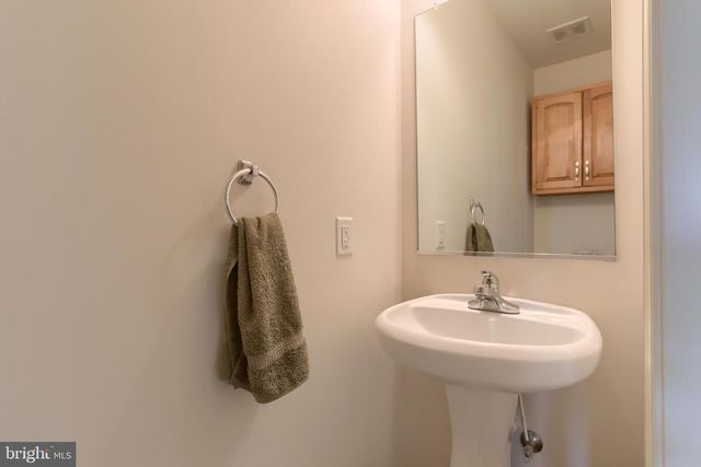 10 LION LN, Jonestown, PA 17038
