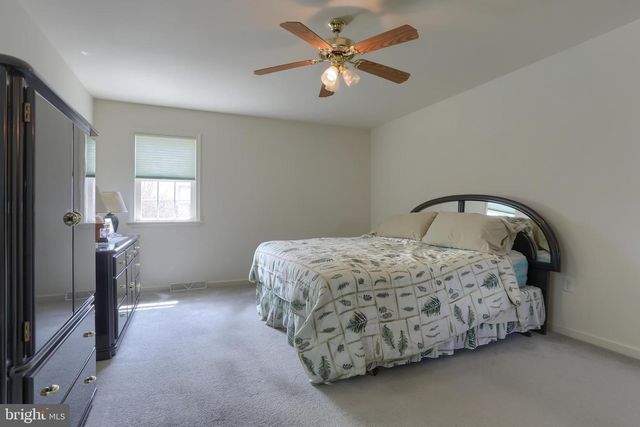 10 LION LN, Jonestown, PA 17038