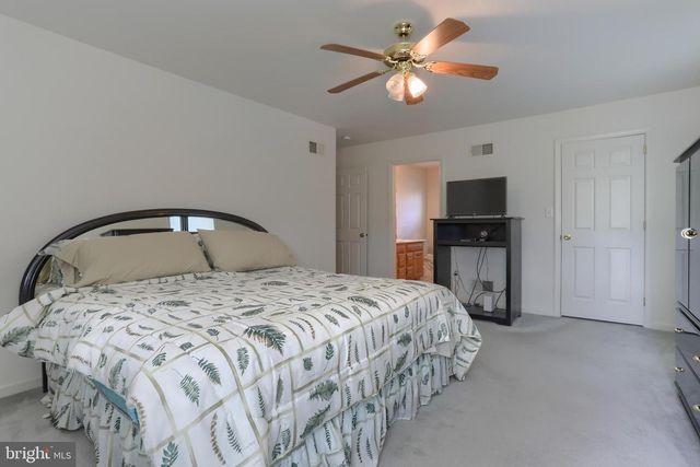 10 LION LN, Jonestown, PA 17038