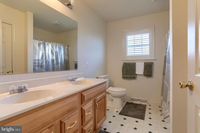 10 LION LN, Jonestown, PA 17038