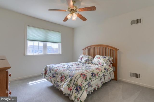 10 LION LN, Jonestown, PA 17038