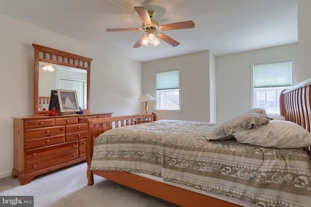 10 LION LN, Jonestown, PA 17038